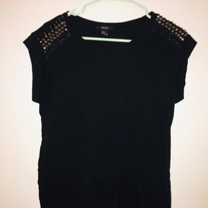 Studded shoulder tee